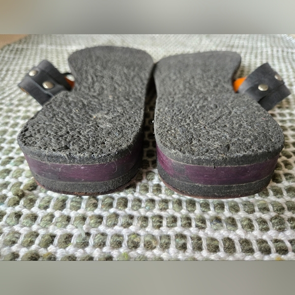 FRYE Riven LEATHER SANDAL Thong 7.5 Southwest Stud Western Coastal Cowgirl EUC - Picture 13 of 15